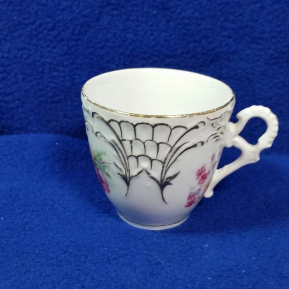 Vintage Floral and Gold Demitasse Cup and Saucer Set Unmarked AS IS - Picture 8 of 10